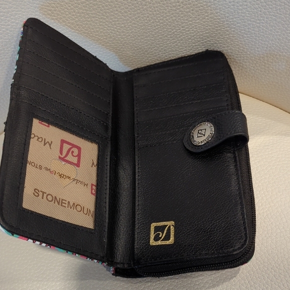 Stone Mountain Accessories Black Floral Wallet - Picture 3 of 5